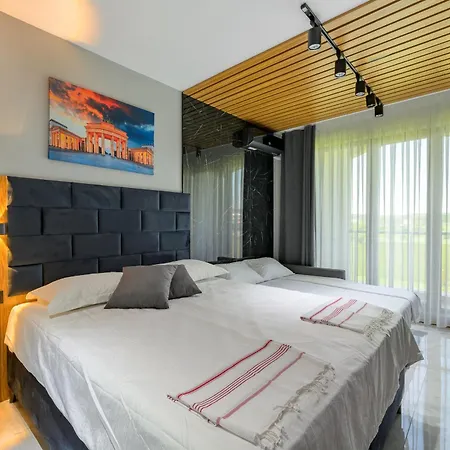 Azur 7 * Шкорпиловци