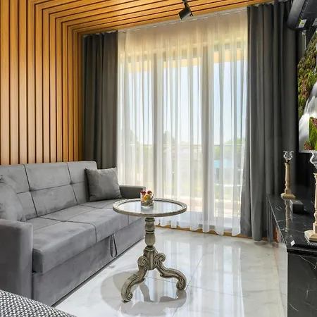 Azur 7 Apartman *